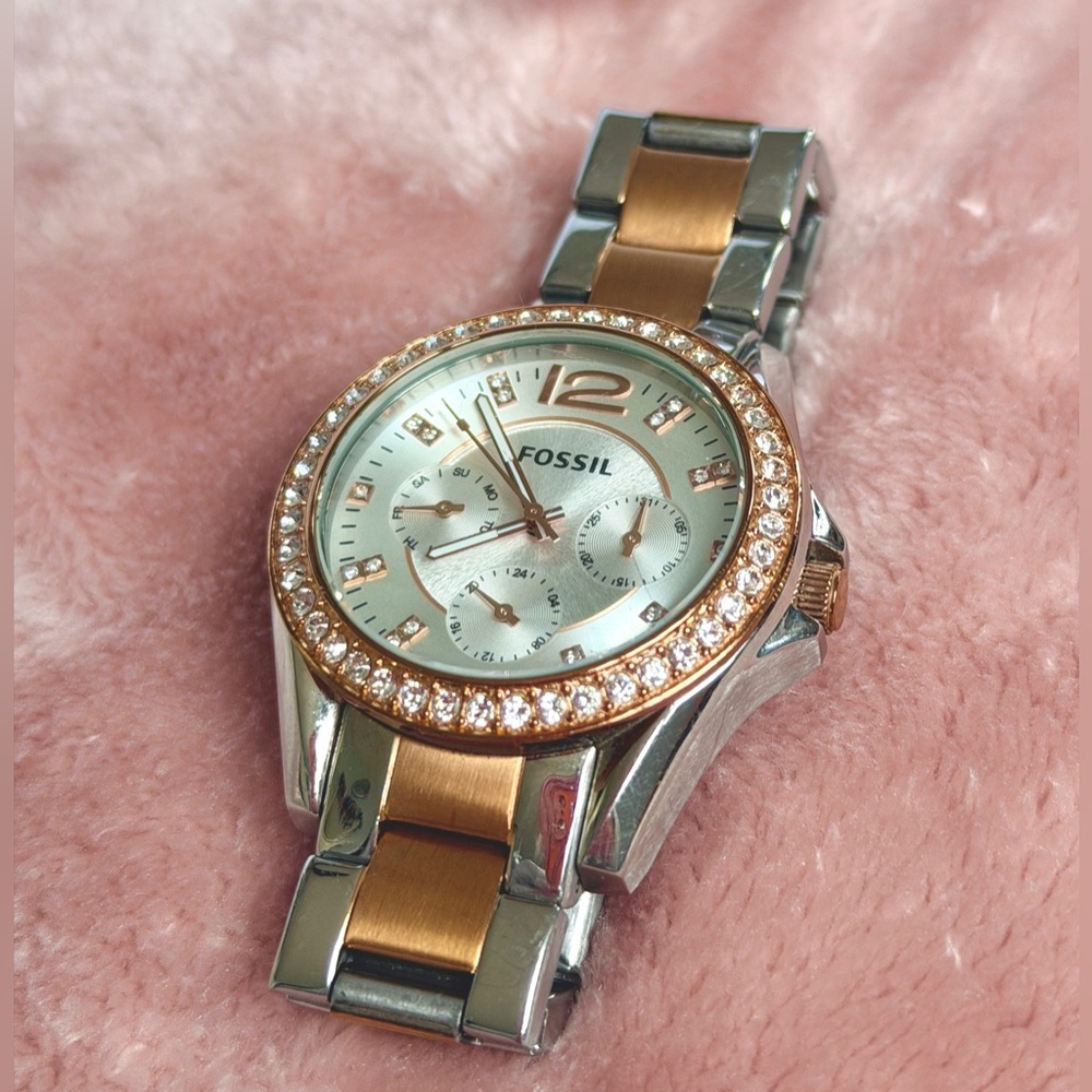 FOSSIL - Riley Women’s Watch in Rose Gold & Silver - Picture 3 of 6